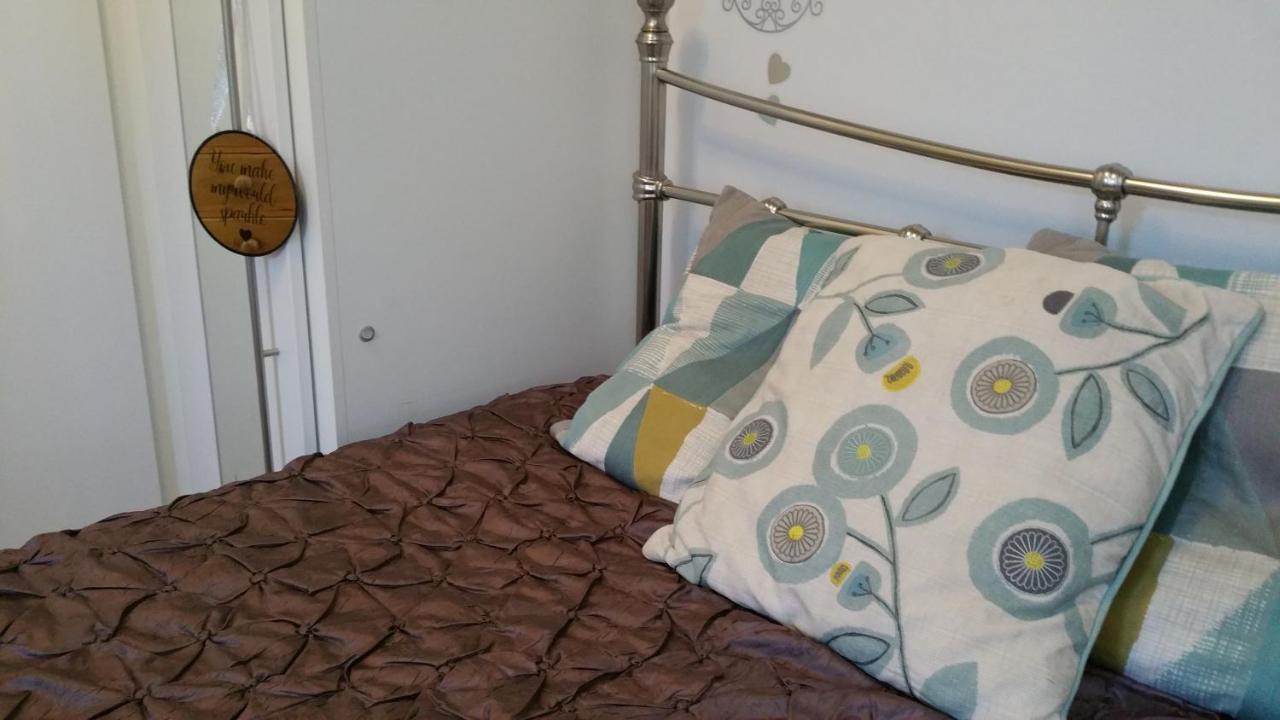 Cosy Annex Close To Leeds Airport Apartment